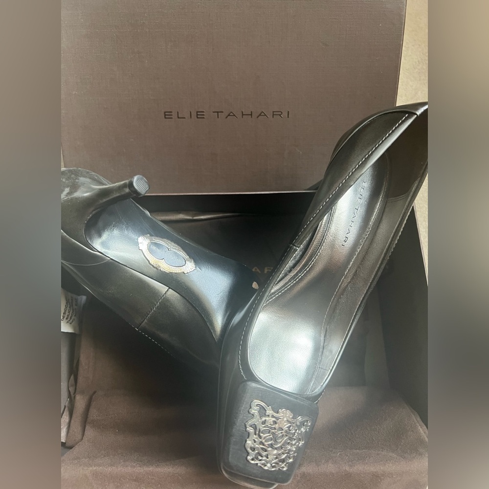 Elie Tahari Silver Brushed Pearl Stiletto Heels 🔥